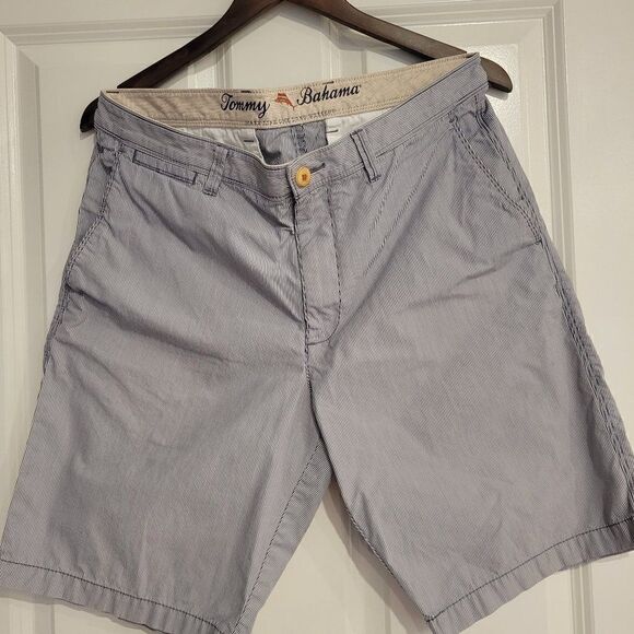 Tommy Bahama Other - Tommy Bahama mens  shorts size 33‎